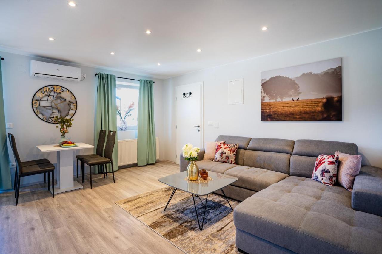Deluxe Apartments Franjkovic Selište Drežničko Buitenkant foto