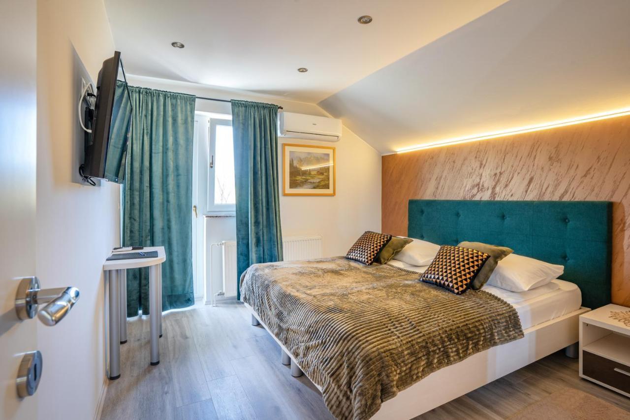 Deluxe Apartments Franjkovic Selište Drežničko Buitenkant foto