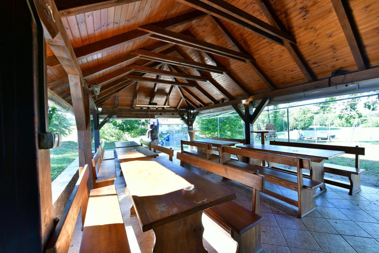 Deluxe Apartments Franjkovic Selište Drežničko Buitenkant foto